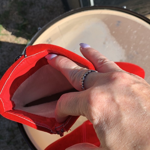 Red boots! - Picture 4 of 4